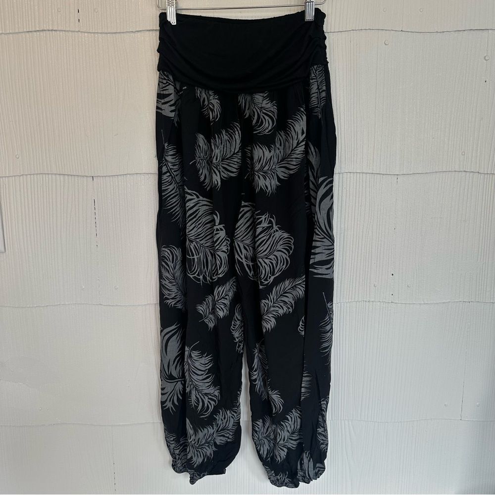 Made in Italy Sheer Lightweight Beachy Black White Pants Feather Print Viscose